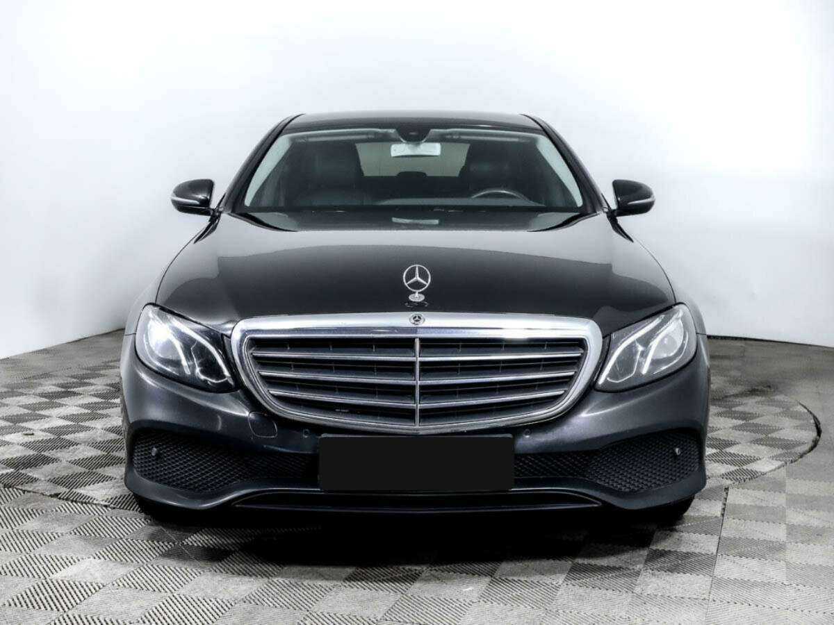 Mercedes-Benz E-Класс с пробегом — 2019 год. Фото: #1