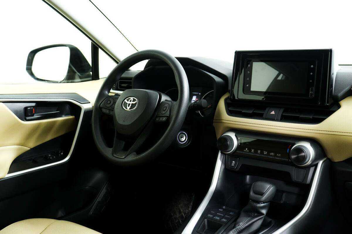 Toyota RAV4 с пробегом — 2022 год. Фото: #8