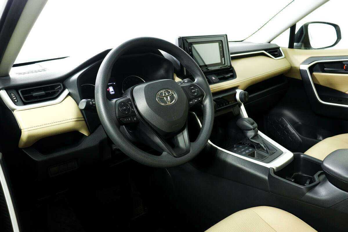 Toyota RAV4 с пробегом — 2022 год. Фото: #12