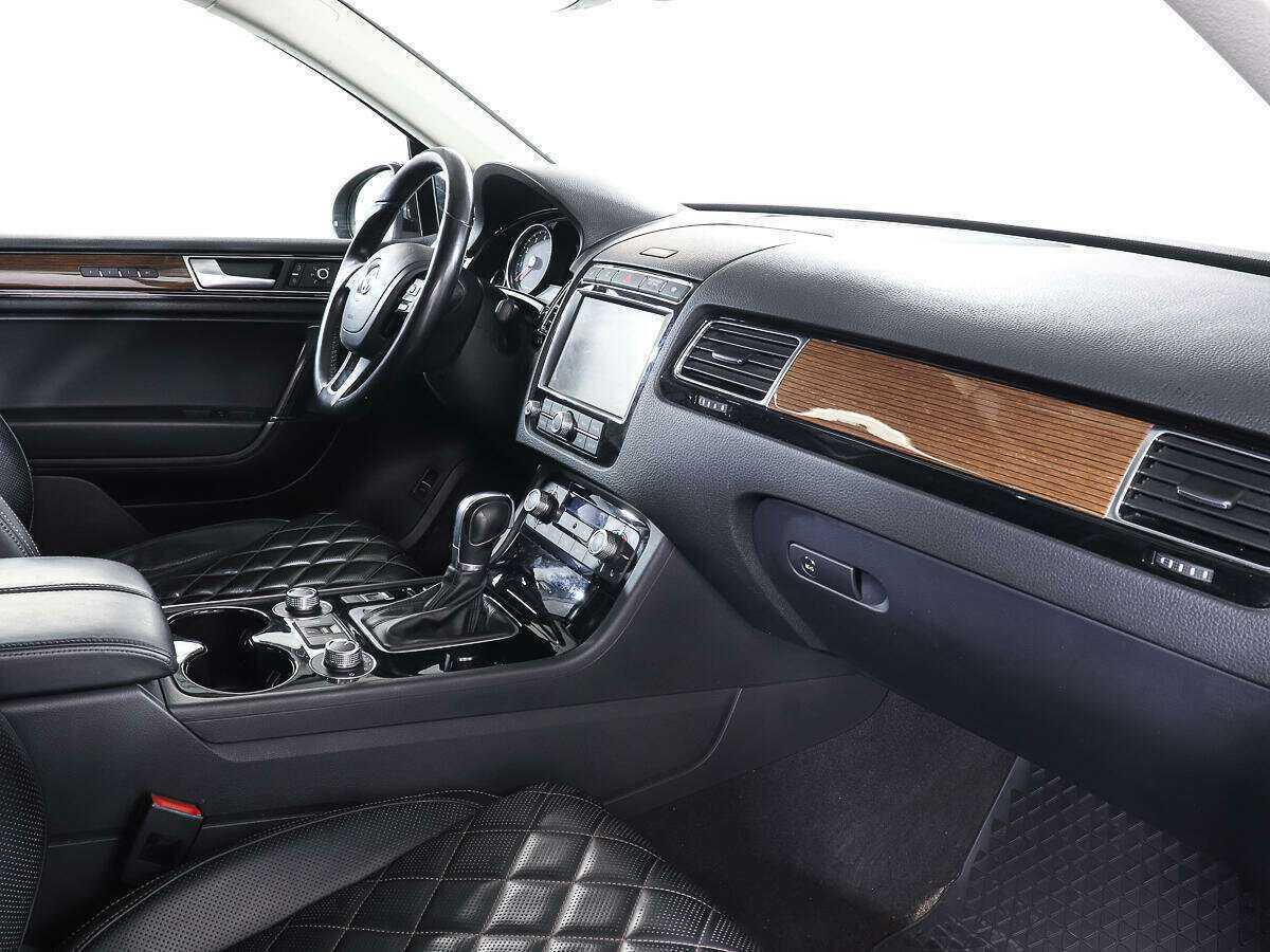 Volkswagen Touareg с пробегом — 2016 год. Фото: #8