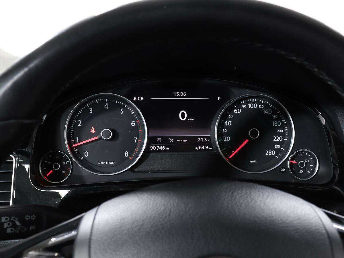 Volkswagen Touareg с пробегом — 2016 год. Фото: #10