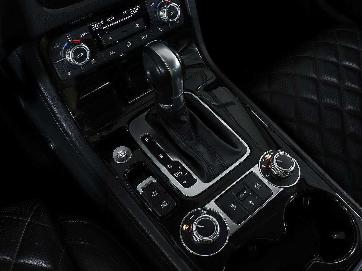 Volkswagen Touareg с пробегом — 2016 год. Фото: #15
