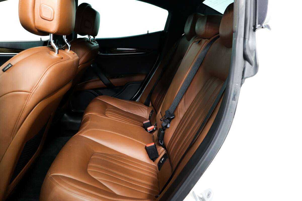 Maserati Ghibli с пробегом — 2014 год. Фото: #11