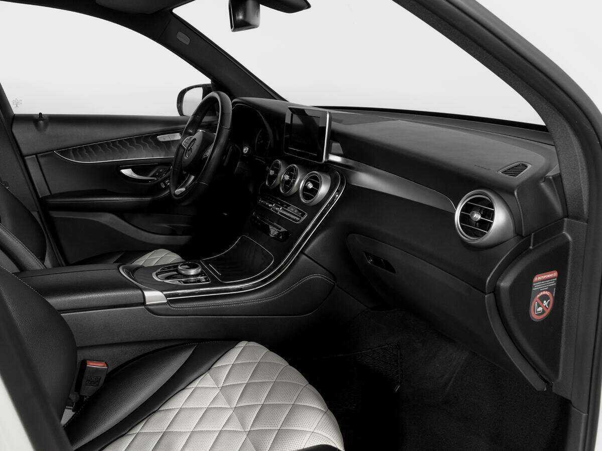 Mercedes-Benz GLC с пробегом — 2017 год. Фото: #8