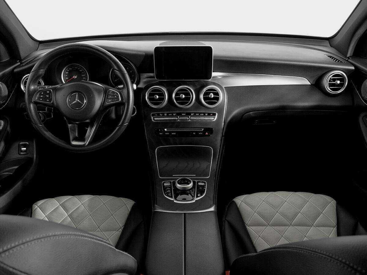 Mercedes-Benz GLC с пробегом — 2017 год. Фото: #11