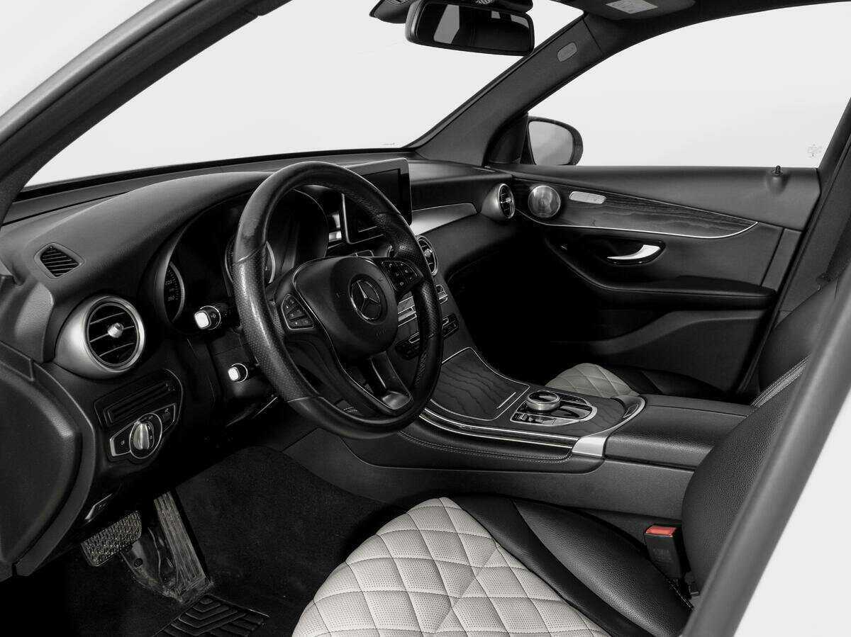 Mercedes-Benz GLC с пробегом — 2017 год. Фото: #15