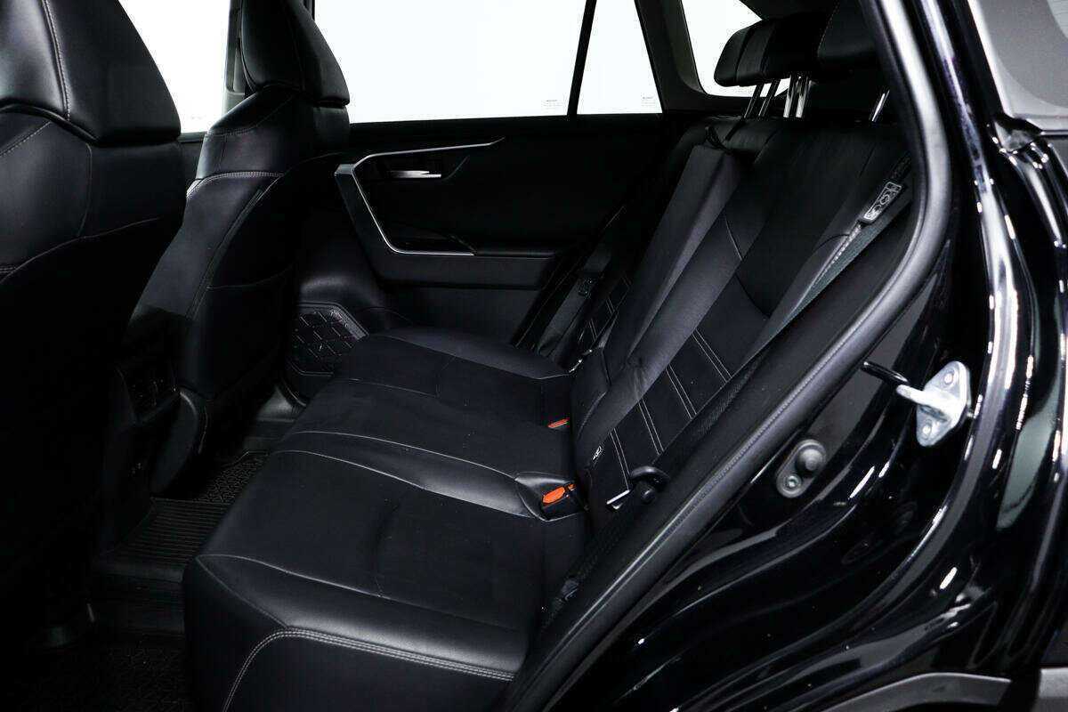 Toyota RAV4 с пробегом — 2019 год. Фото: #11