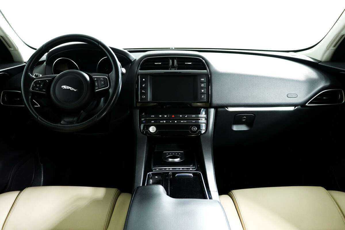 Jaguar F-Pace с пробегом — 2017 год. Фото: #10