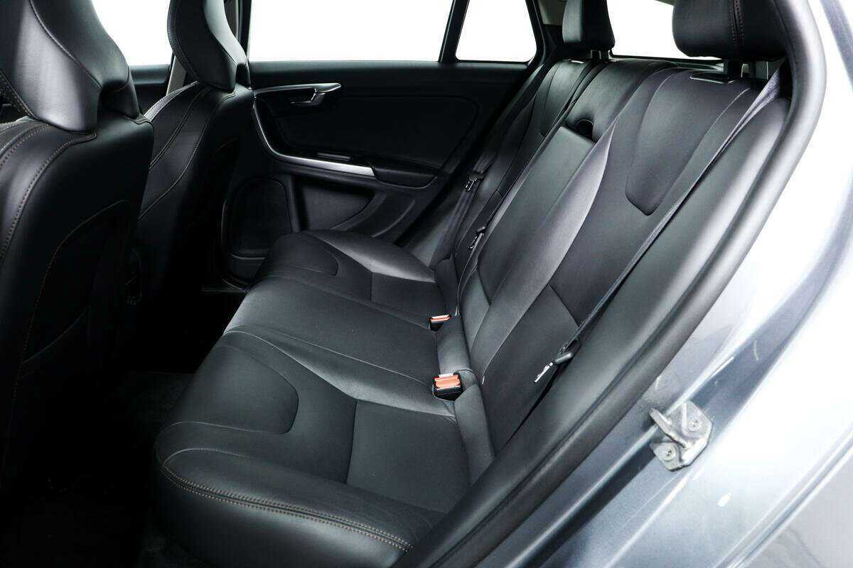 Volvo V60 Cross Country с пробегом — 2018 год. Фото: #9