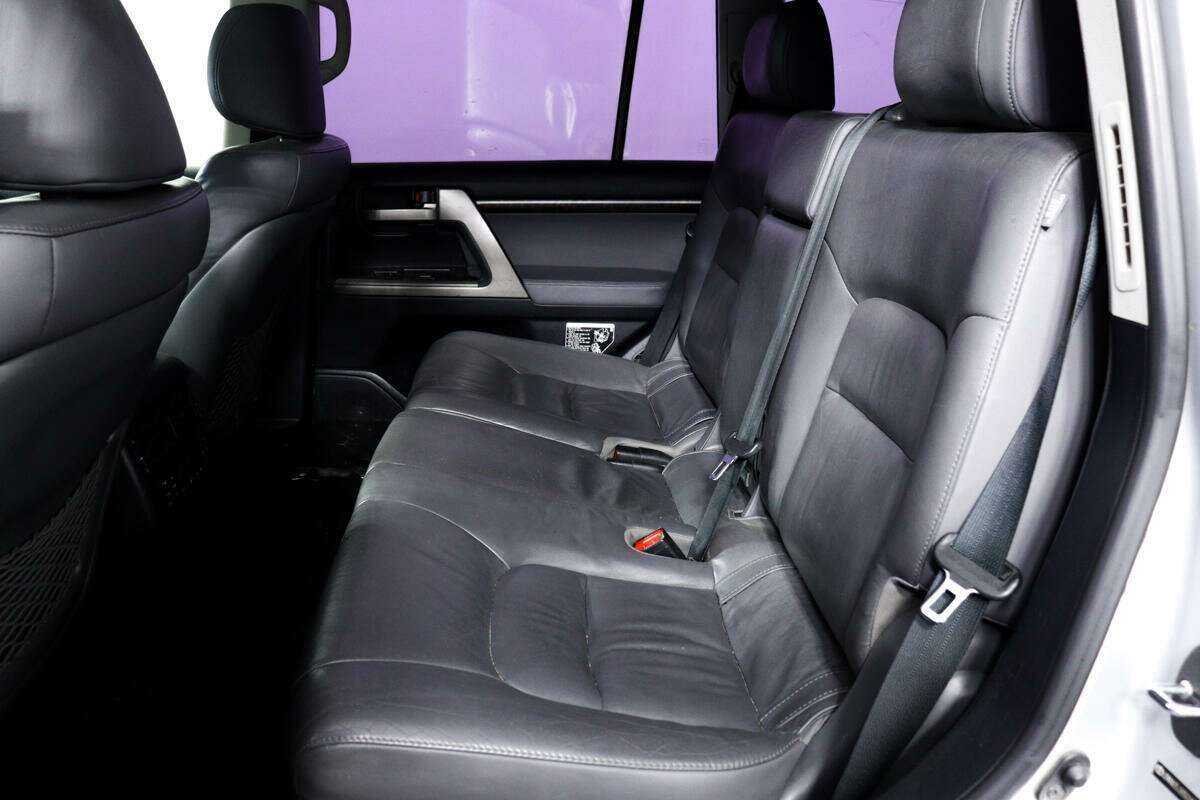 Toyota Land Cruiser с пробегом — 2010 год. Фото: #10