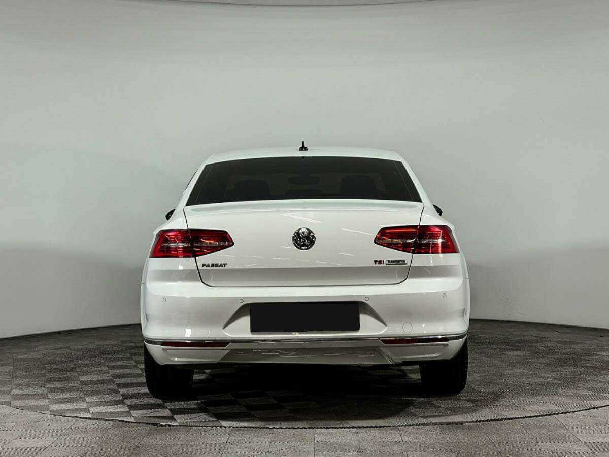 Volkswagen Passat с пробегом — 2017 год. Фото: #5