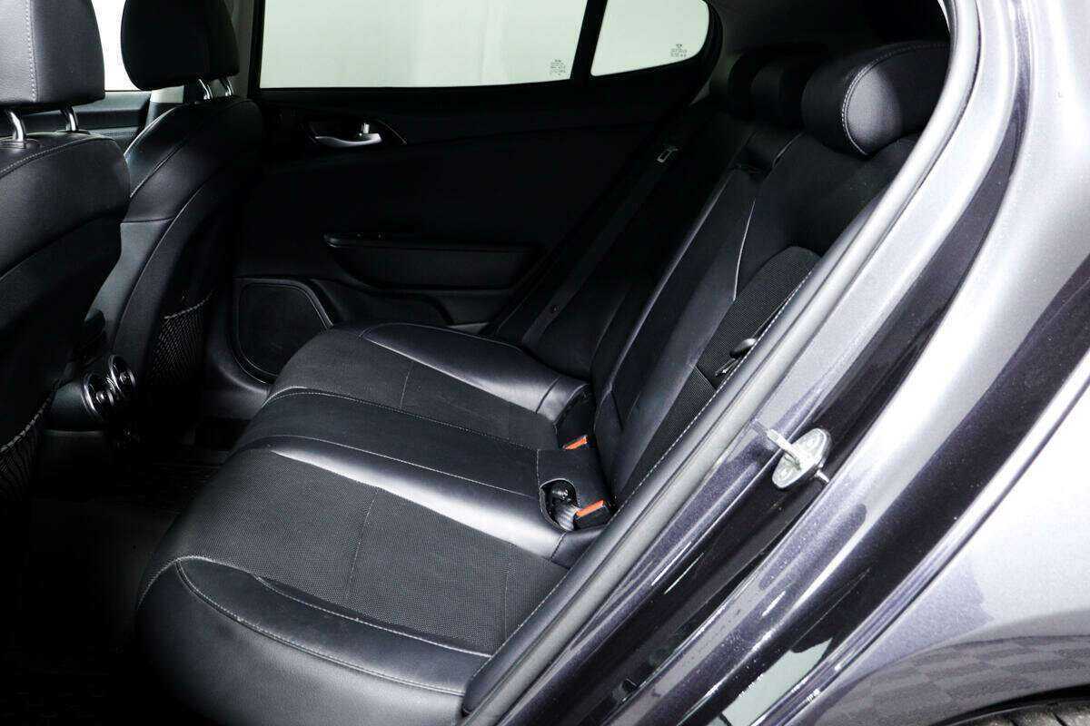 Kia Stinger с пробегом — 2018 год. Фото: #11