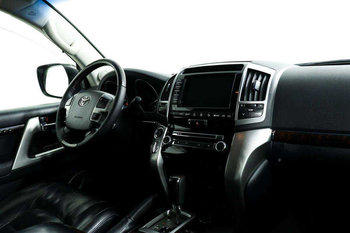 Toyota Land Cruiser с пробегом — 2012 год. Фото: #8