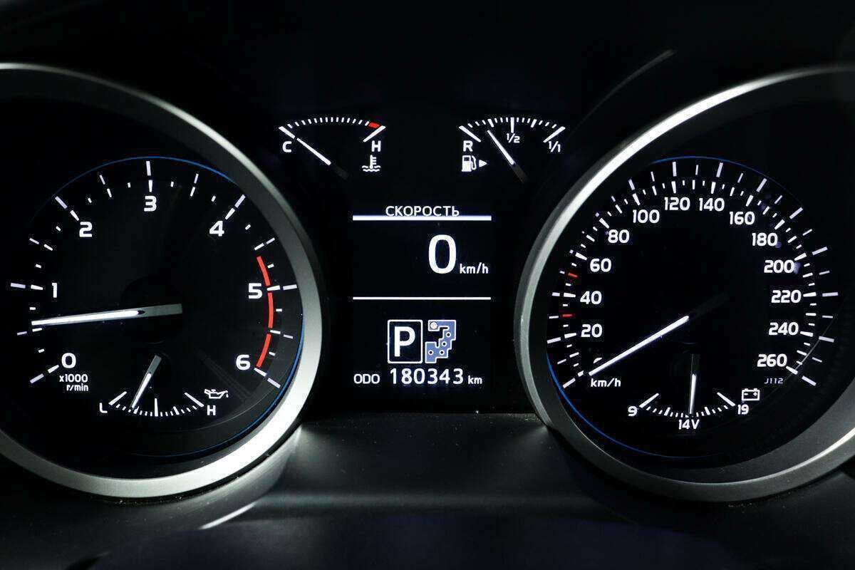 Toyota Land Cruiser с пробегом — 2012 год. Фото: #9