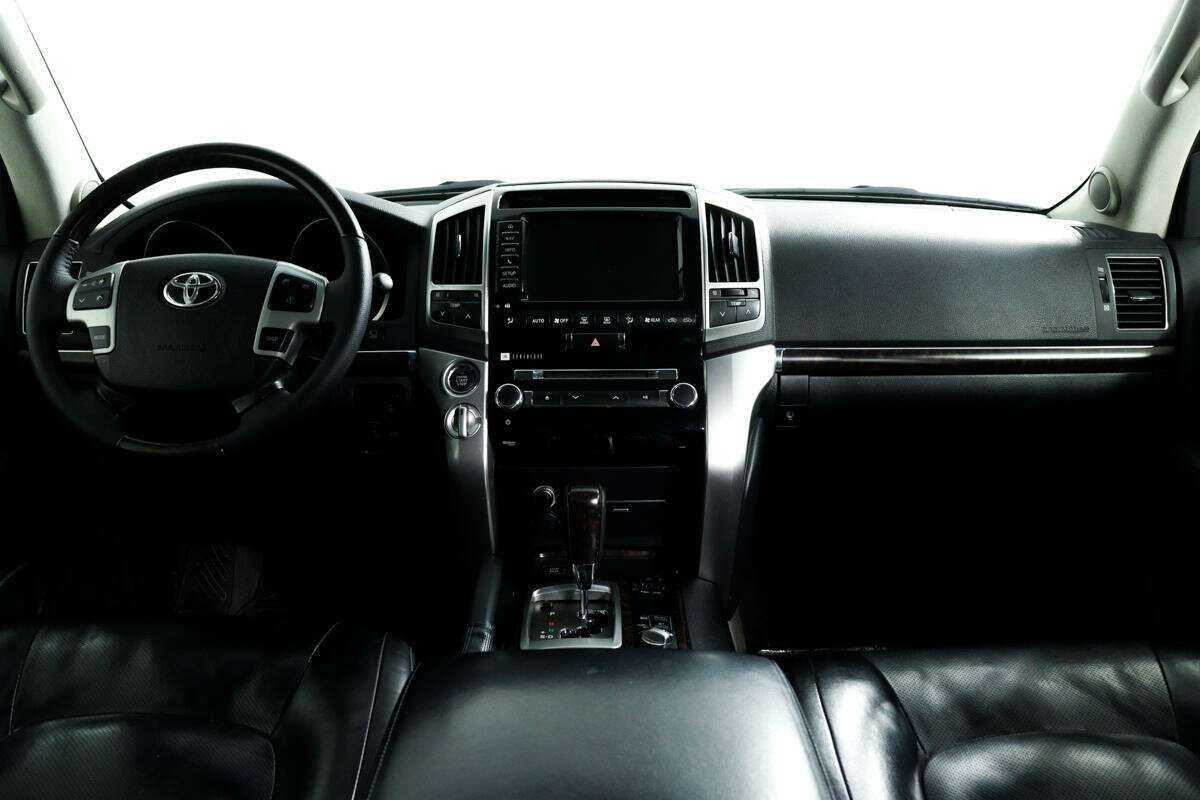 Toyota Land Cruiser с пробегом — 2012 год. Фото: #10