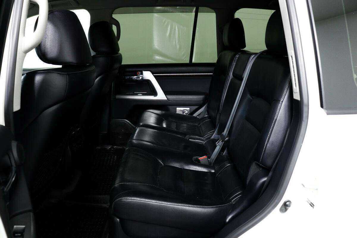 Toyota Land Cruiser с пробегом — 2012 год. Фото: #11