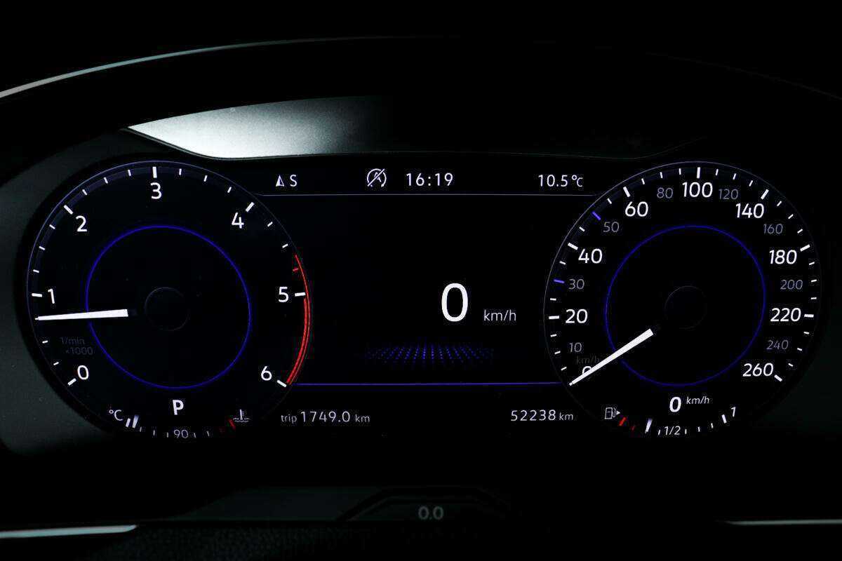 Volkswagen Passat с пробегом — 2018 год. Фото: #8