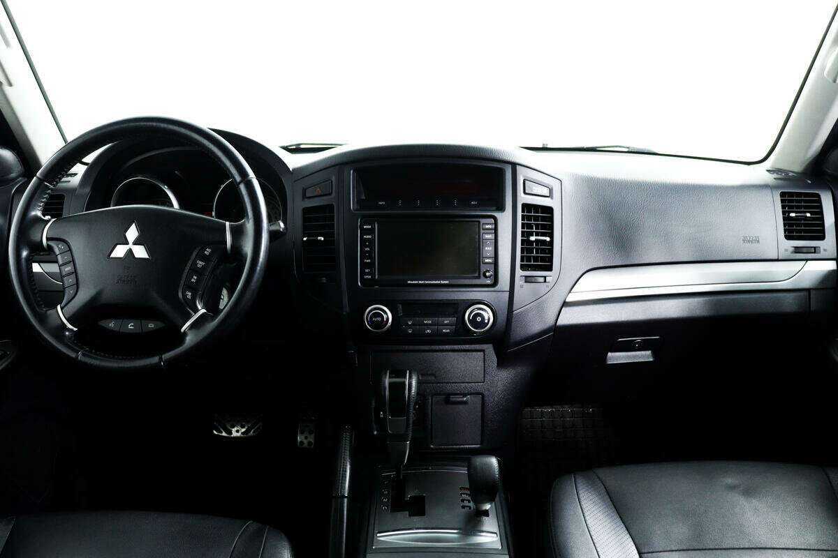 Mitsubishi Pajero с пробегом — 2011 год. Фото: #9