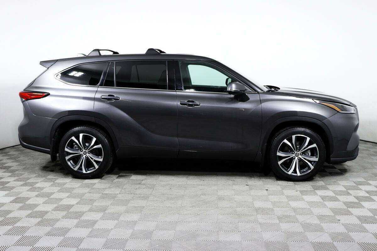 Toyota Highlander с пробегом — 2021 год. Фото: #3