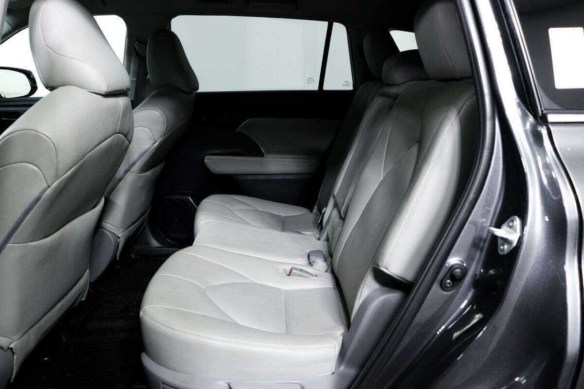 Toyota Highlander с пробегом — 2021 год. Фото: #11