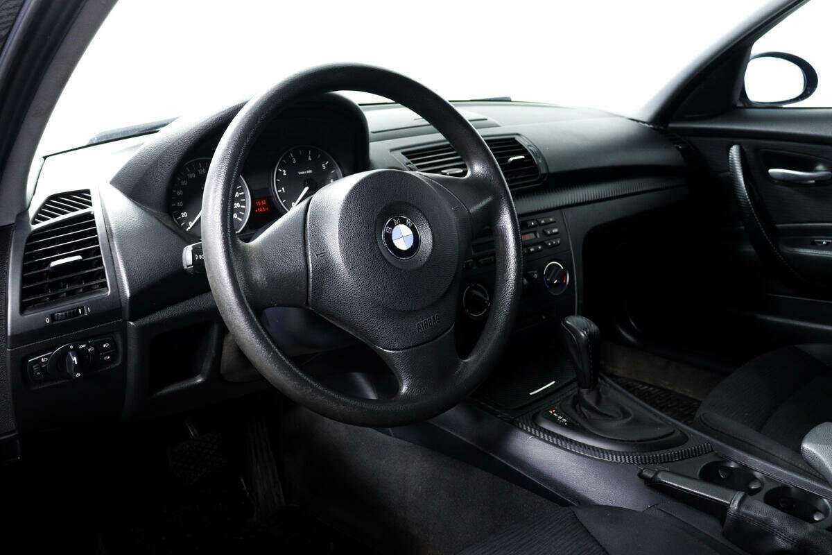 BMW 1 серии с пробегом — 2009 год. Фото: #12