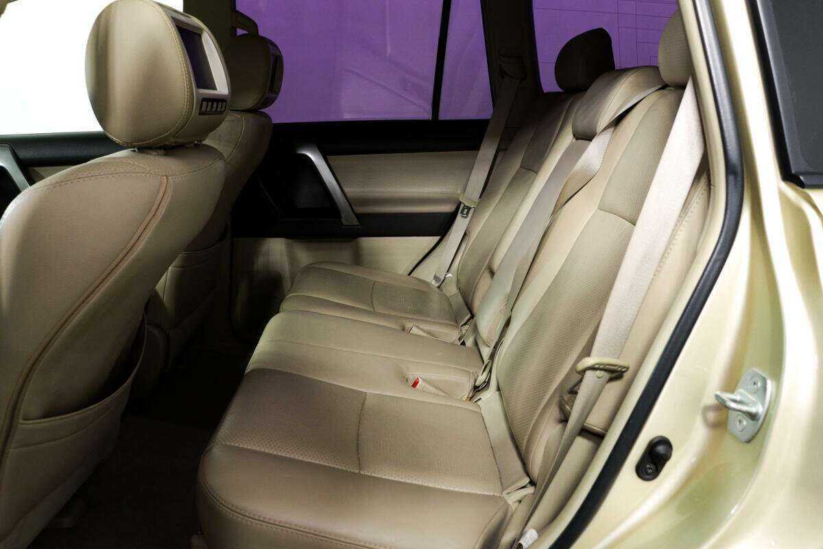 Toyota Land Cruiser Prado с пробегом — 2011 год. Фото: #11