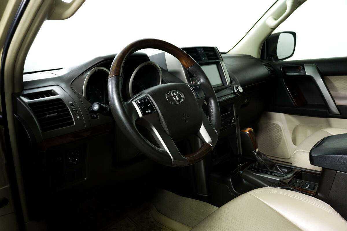 Toyota Land Cruiser Prado с пробегом — 2011 год. Фото: #12