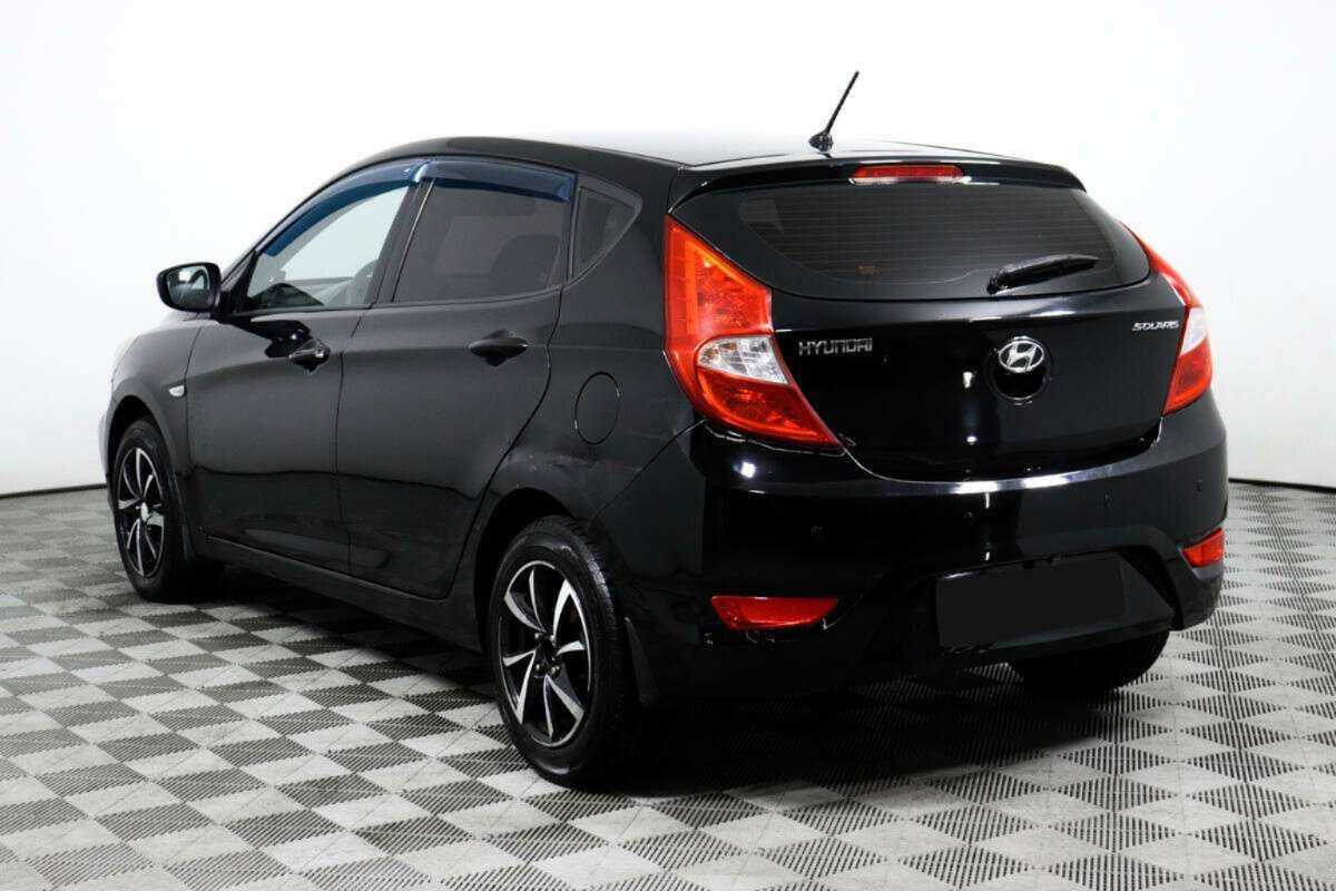 Hyundai Solaris с пробегом — 2012 год. Фото: #6