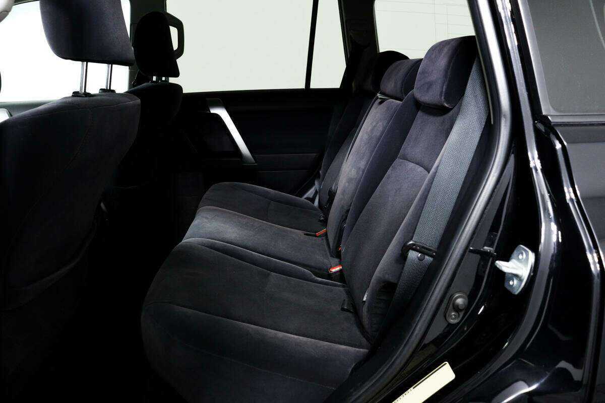 Toyota Land Cruiser Prado с пробегом — 2013 год. Фото: #10