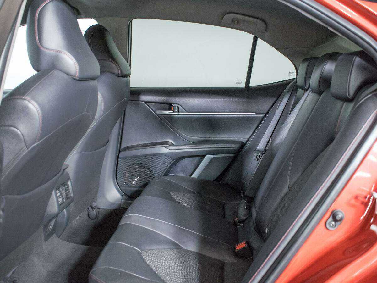 Toyota Camry с пробегом — 2021 год. Фото: #9
