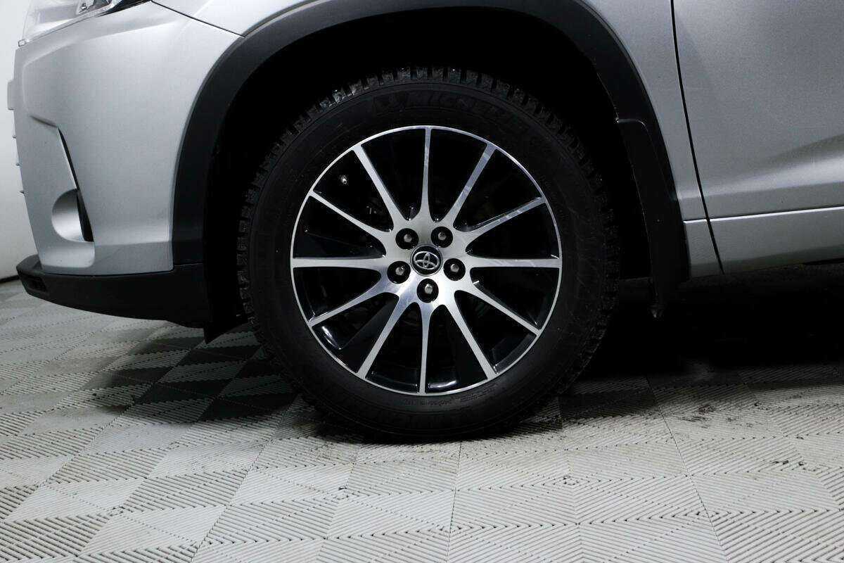 Toyota Highlander с пробегом — 2019 год. Фото: #13