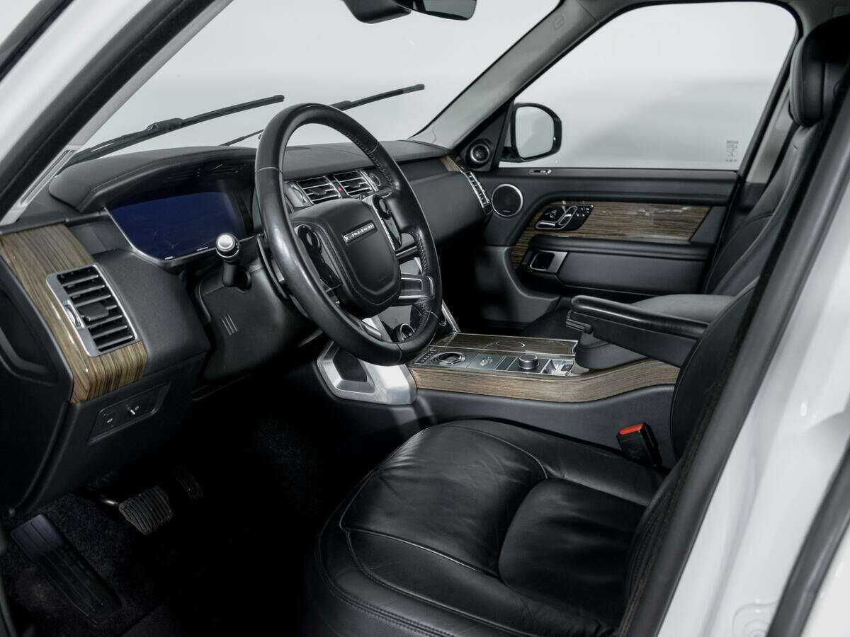 Land Rover Range Rover с пробегом — 2018 год. Фото: #11