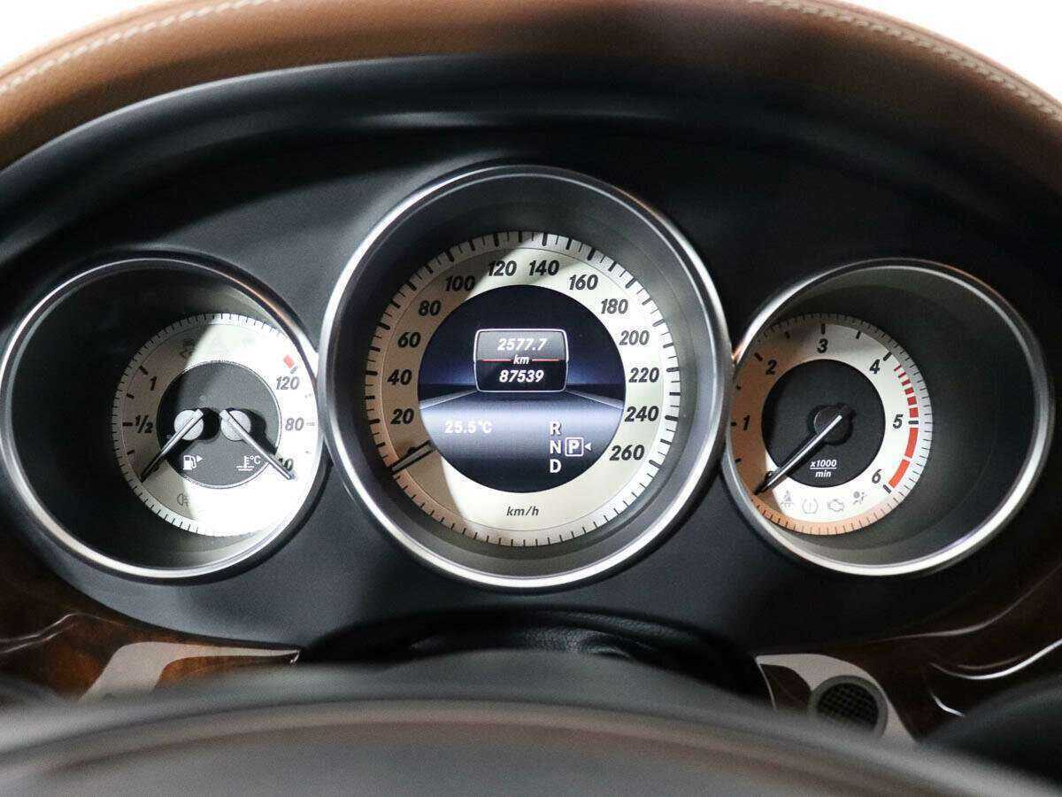 Mercedes-Benz CLS с пробегом — 2014 год. Фото: #9