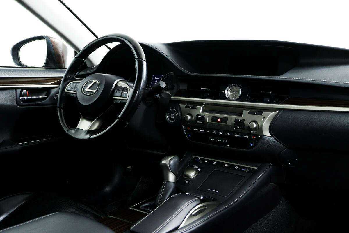 Lexus ES с пробегом — 2016 год. Фото: #8