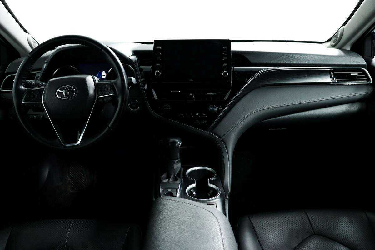 Toyota Camry с пробегом — 2021 год. Фото: #10