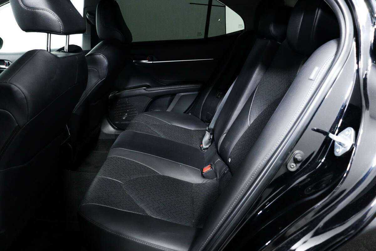 Toyota Camry с пробегом — 2021 год. Фото: #11