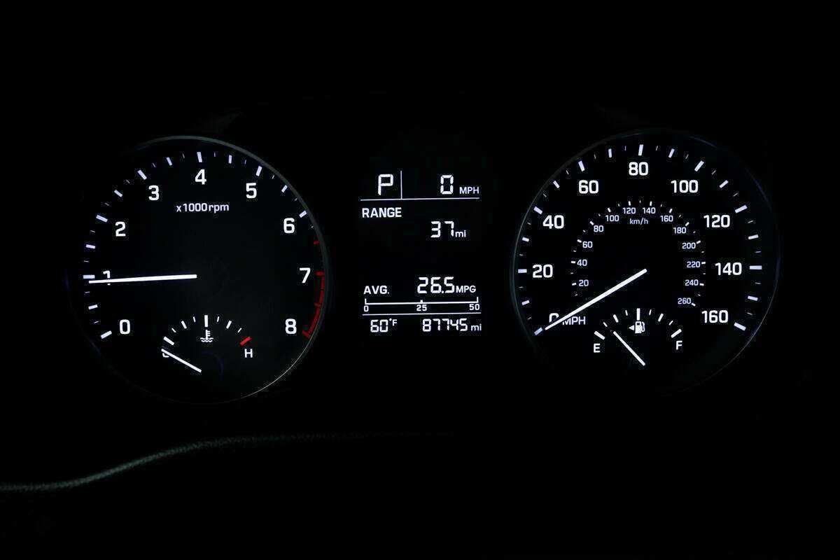 Hyundai Elantra с пробегом — 2016 год. Фото: #9