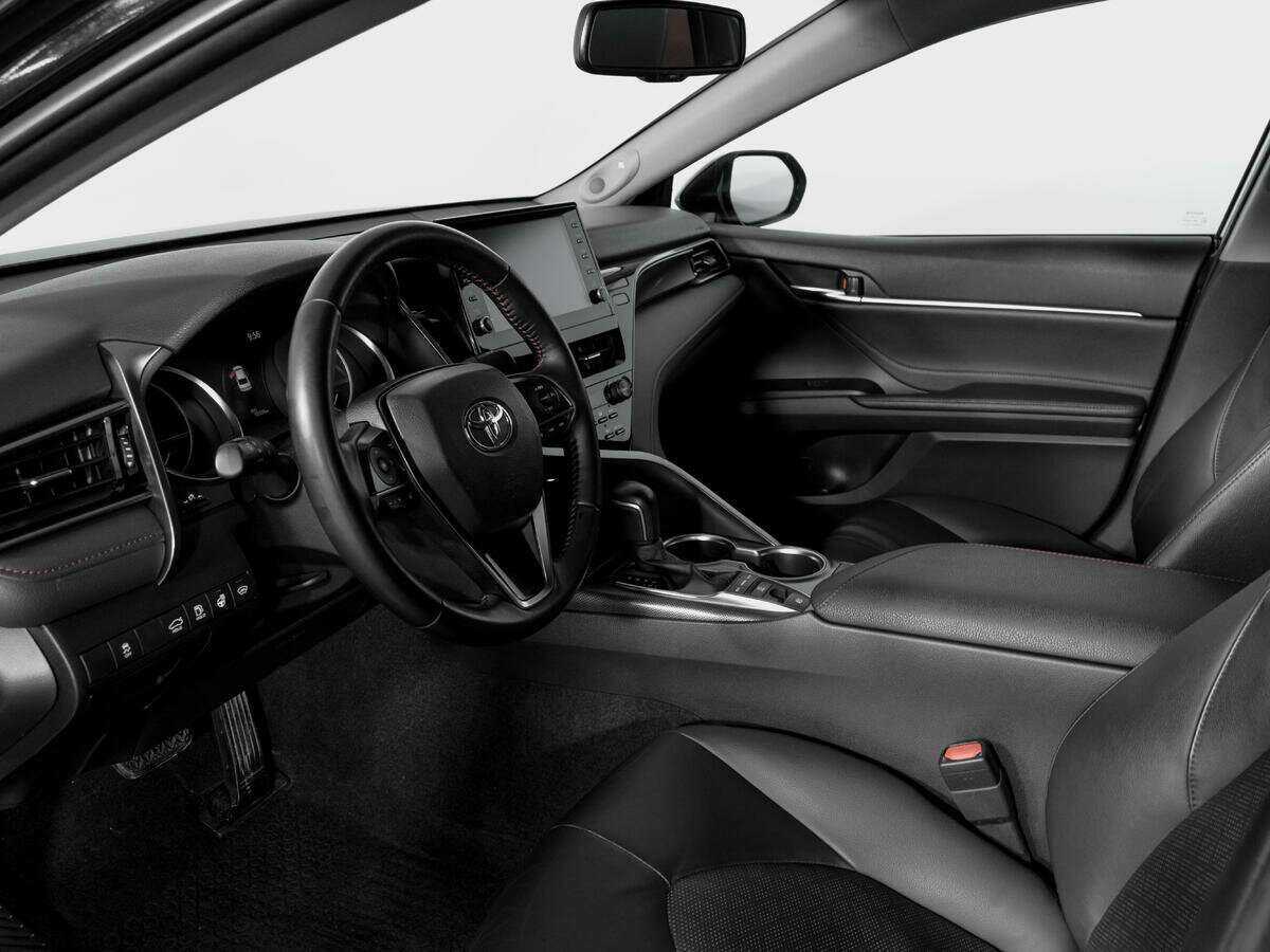 Toyota Camry с пробегом — 2021 год. Фото: #13
