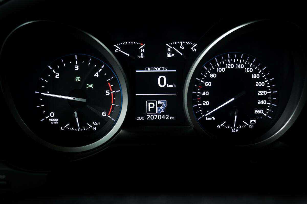 Toyota Land Cruiser с пробегом — 2012 год. Фото: #9