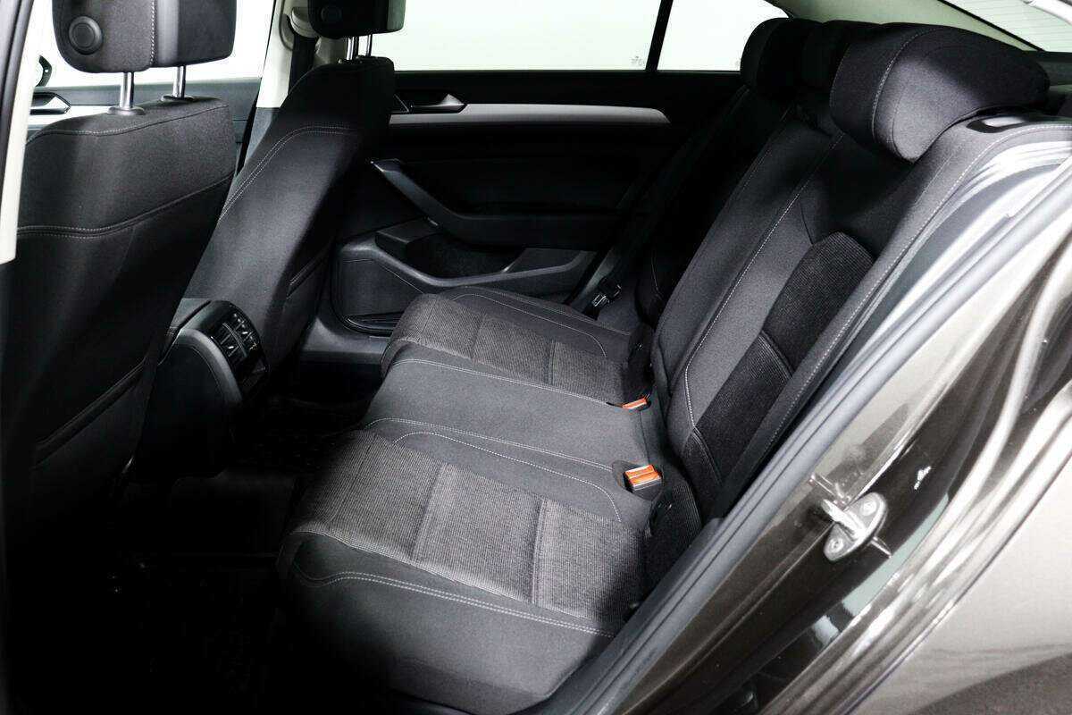 Volkswagen Passat с пробегом — 2016 год. Фото: #11