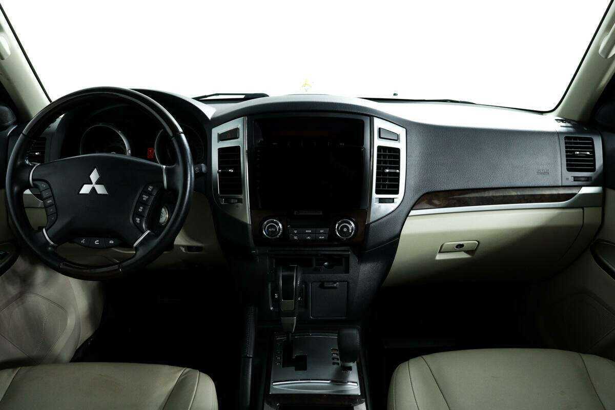 Mitsubishi Pajero с пробегом — 2019 год. Фото: #9