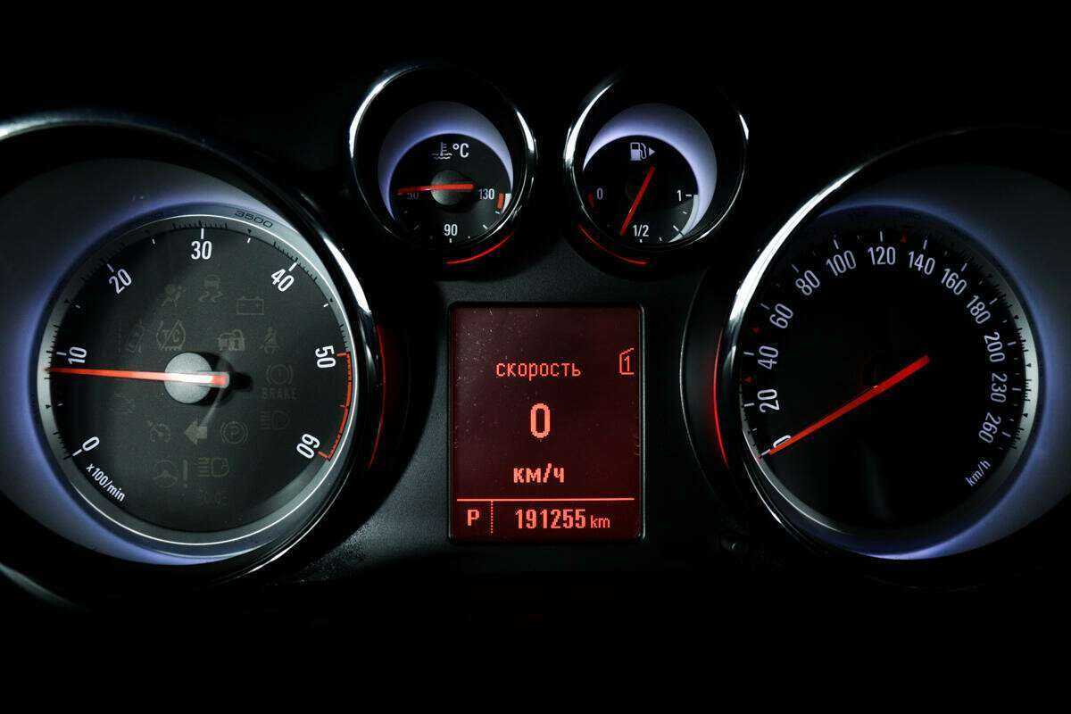 Opel Zafira с пробегом — 2012 год. Фото: #9