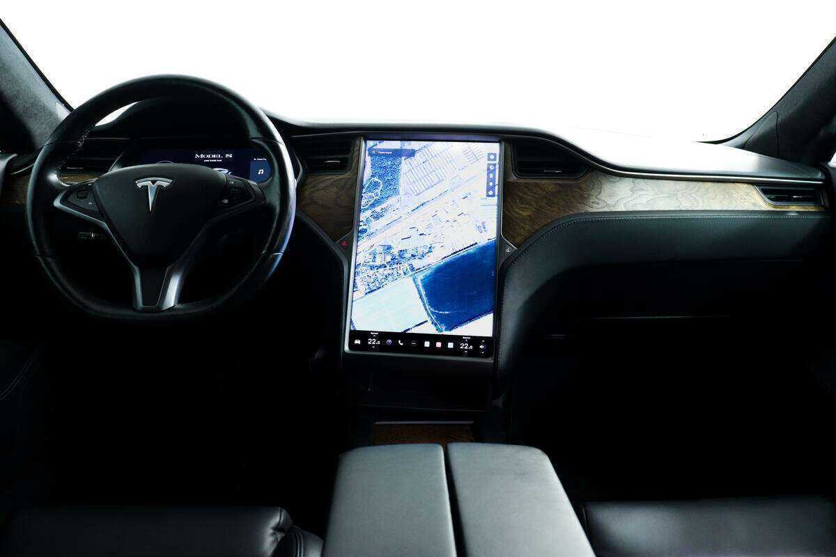 Tesla Model S с пробегом — 2020 год. Фото: #10