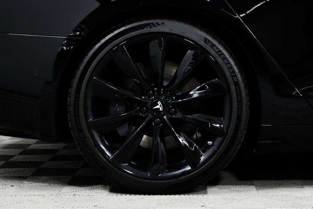 Tesla Model S с пробегом — 2020 год. Фото: #13