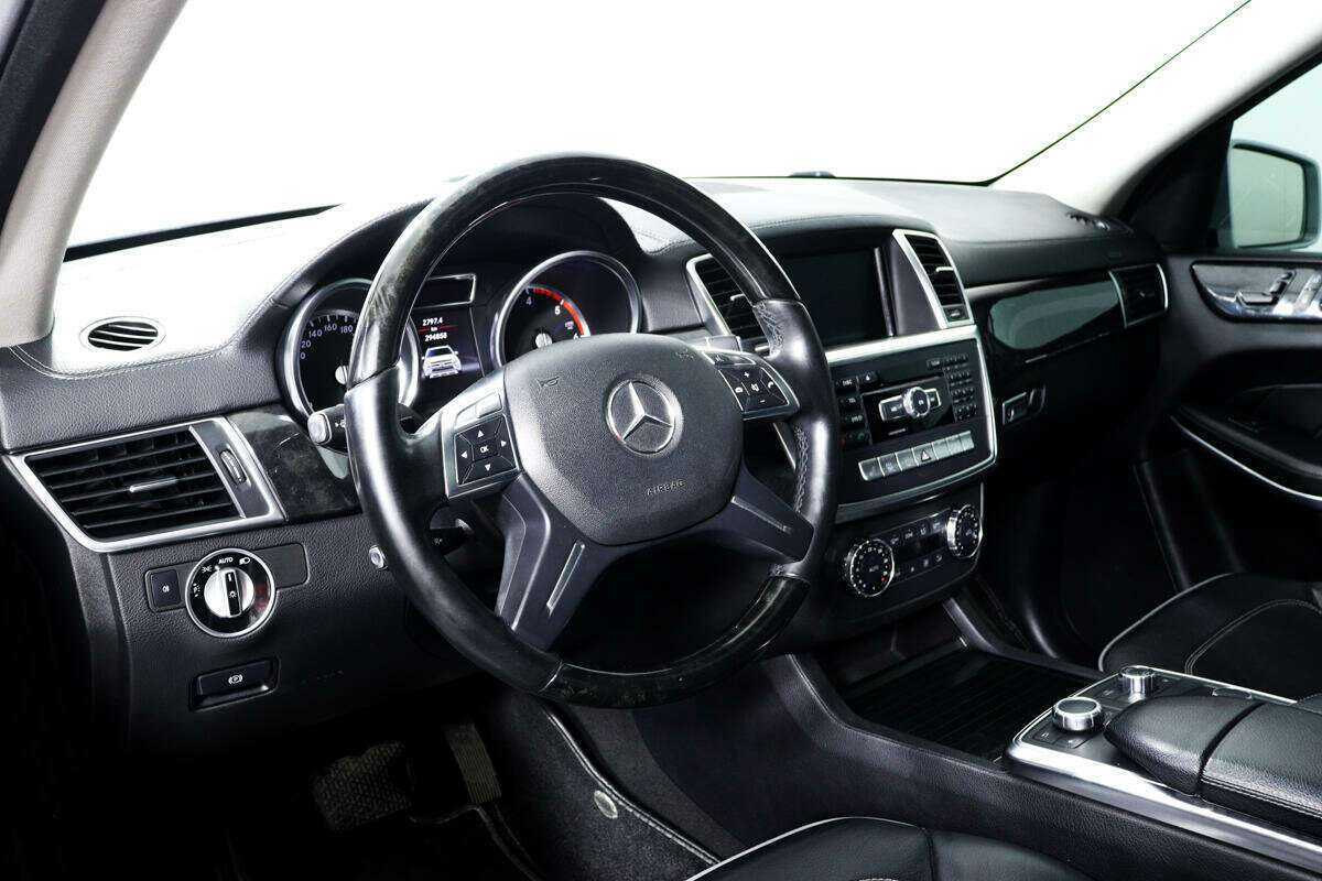 Mercedes-Benz GL-Класс с пробегом — 2013 год. Фото: #11