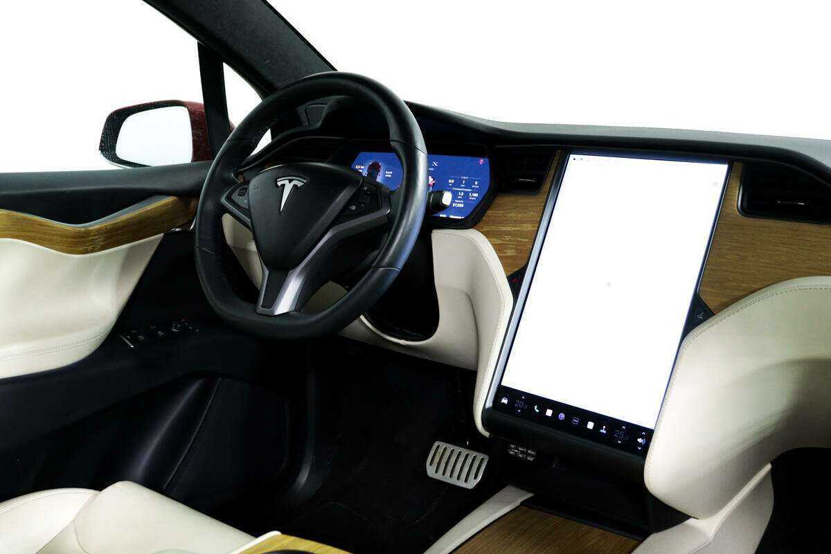 Tesla Model X с пробегом — 2019 год. Фото: #8