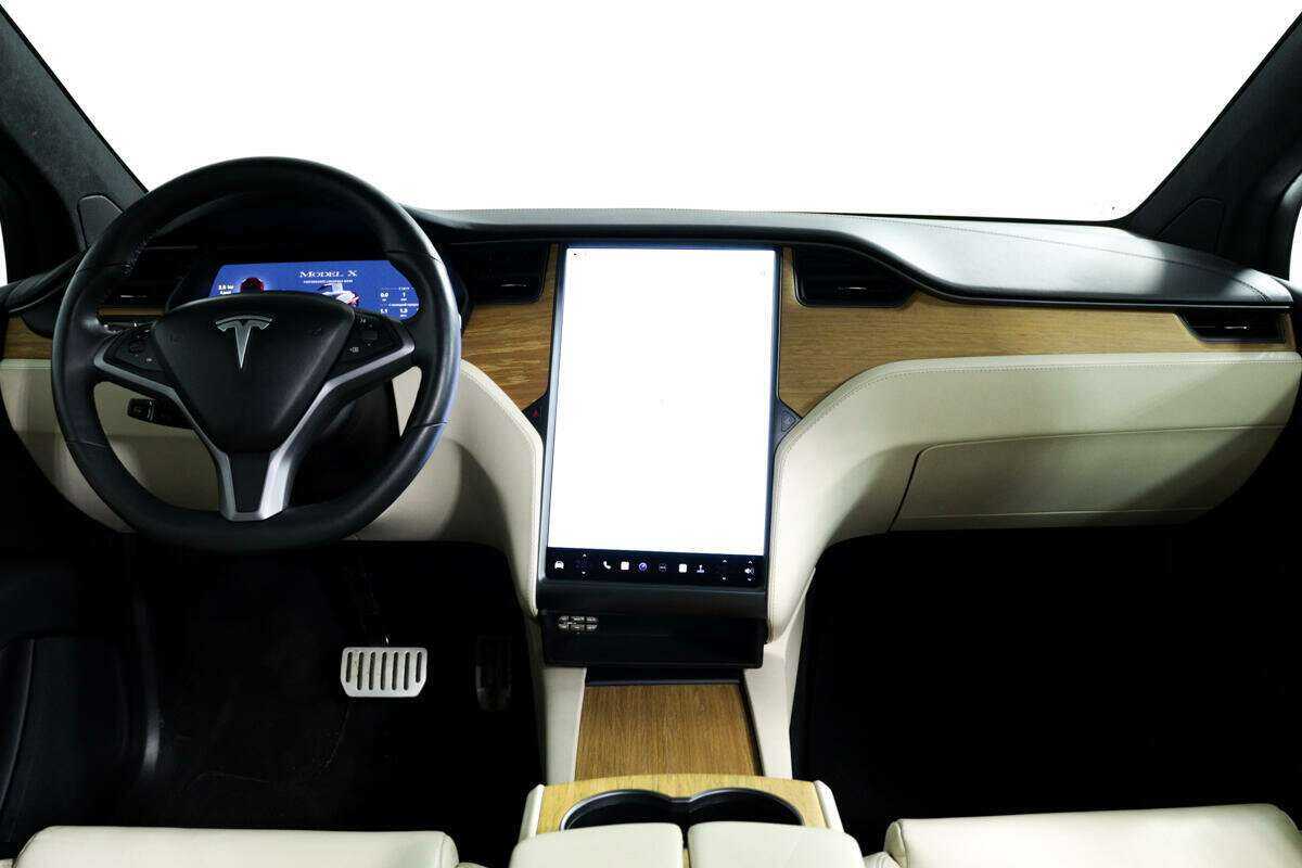 Tesla Model X с пробегом — 2019 год. Фото: #10