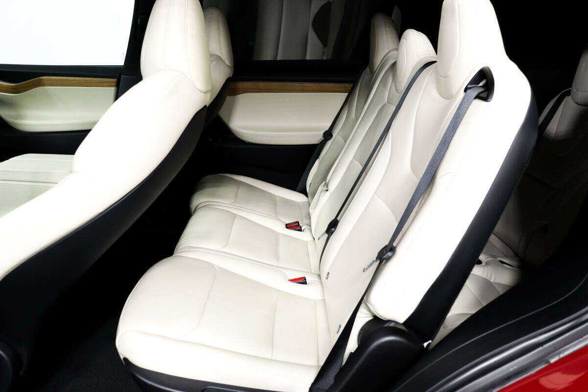 Tesla Model X с пробегом — 2019 год. Фото: #11