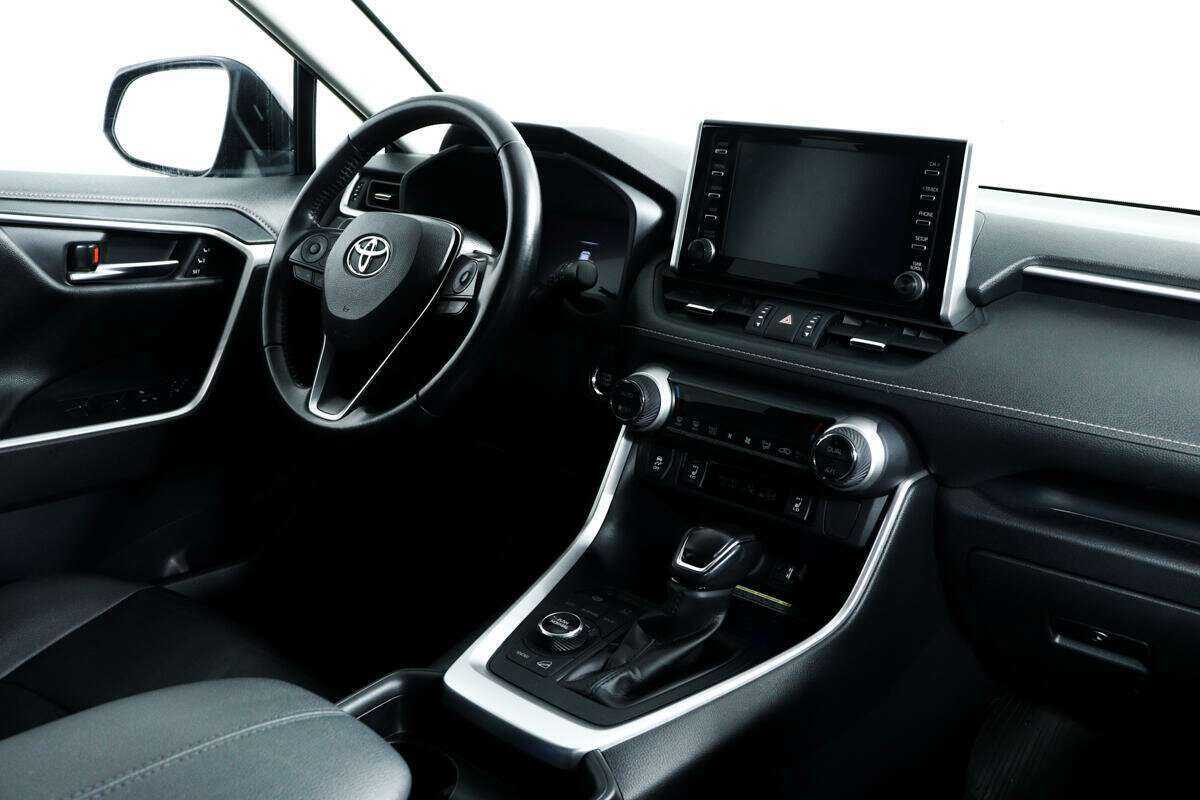 Toyota RAV4 с пробегом — 2020 год. Фото: #8