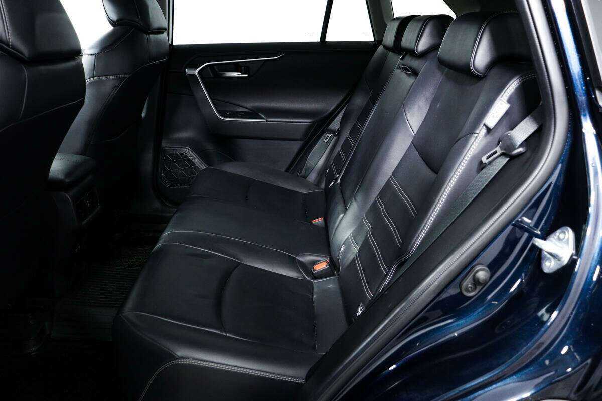 Toyota RAV4 с пробегом — 2020 год. Фото: #11